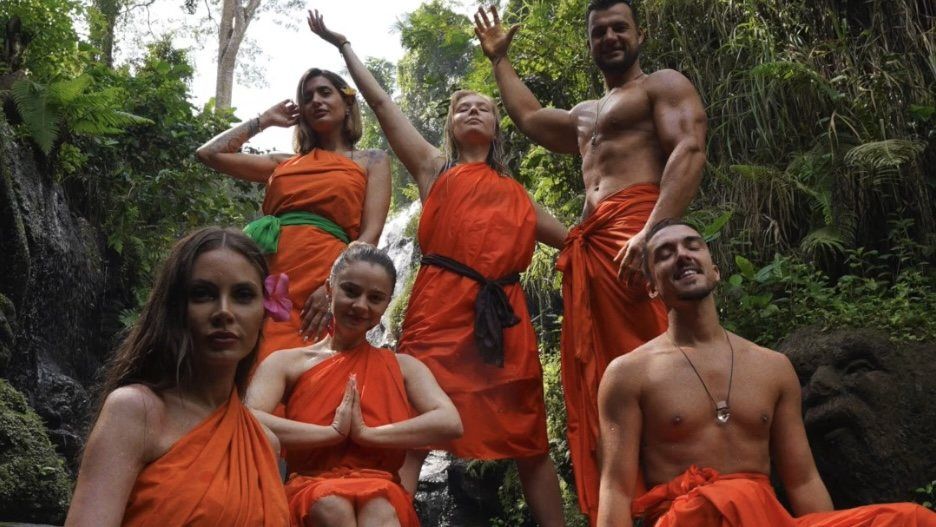 Retreat în Bali, la cascadă
